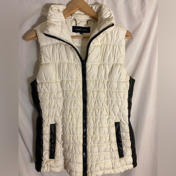 Woman’s puffy vest size Med.  Like New Condition - Picture 2 of 10